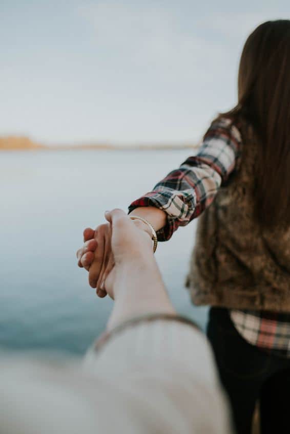 Photo of couple holding hands to show how to help a loved one with anxiety. Therapy for anxiety in Houston, Texas 77006